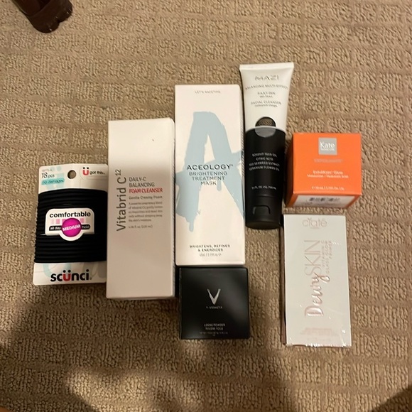 Branded make up - Picture 1 of 6